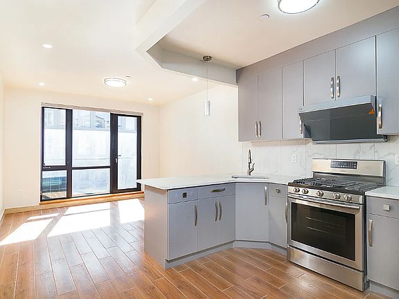 2nd image of 42-22 Crescent St #3B