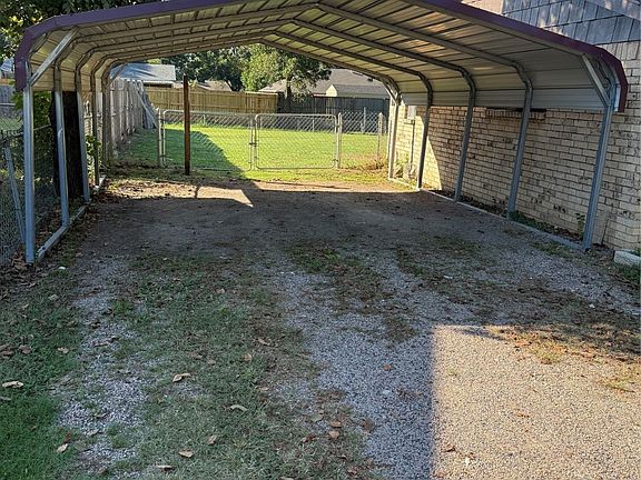 2nd image of 803 NW Dallas Dr