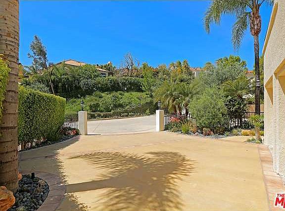 4th image of 2120 Dean Cir