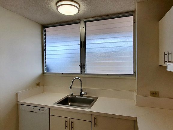 Kitchen with dishwasher