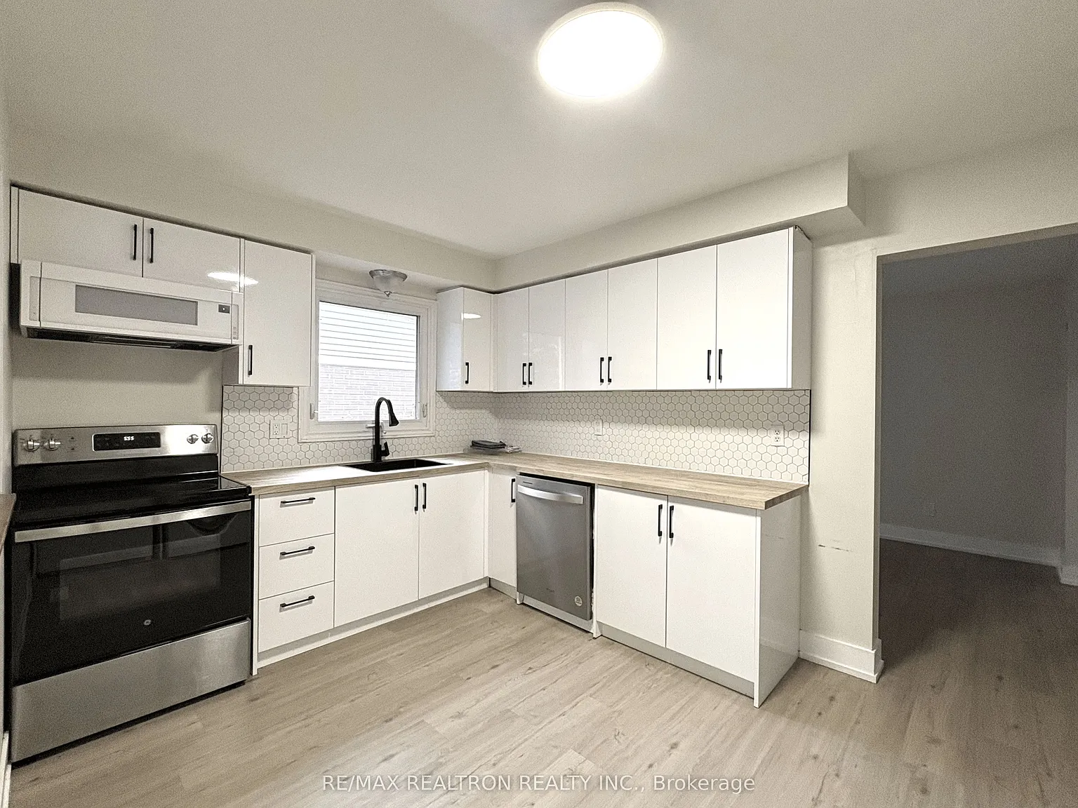 3 bed, $3,300 — Photo 2