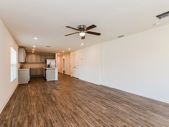 3rd image of 425 Hunt Blvd