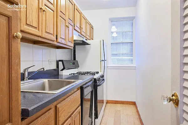 Sold by Sotheby's International Realty | media 10