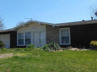 205 Mercury Dr, Godfrey, IL 62035