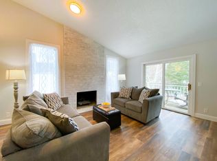 1042 Circle Dr E, Wayzata, MN 55391