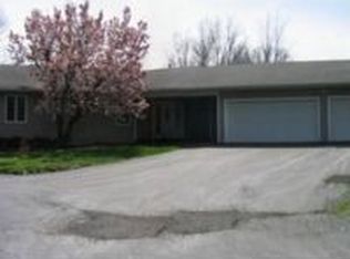 10600 E Walnut Dr, Centralia, MO 65240