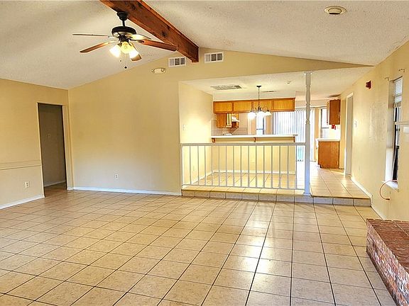 4th image of 1604 Century Oaks Dr