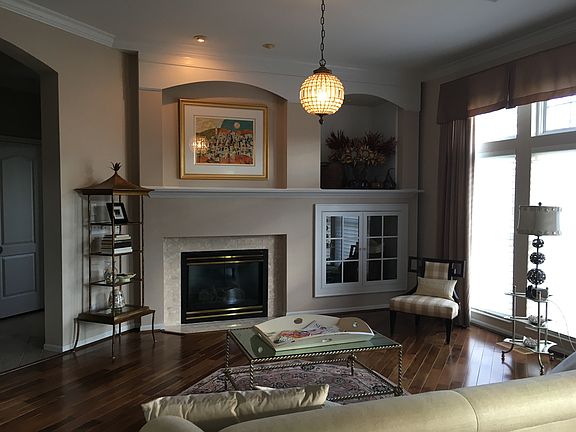 Living room with gas firepla