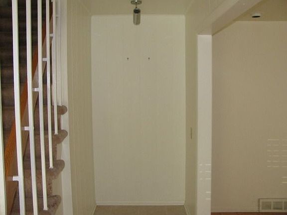 4th image of 88 Graymoor Ln