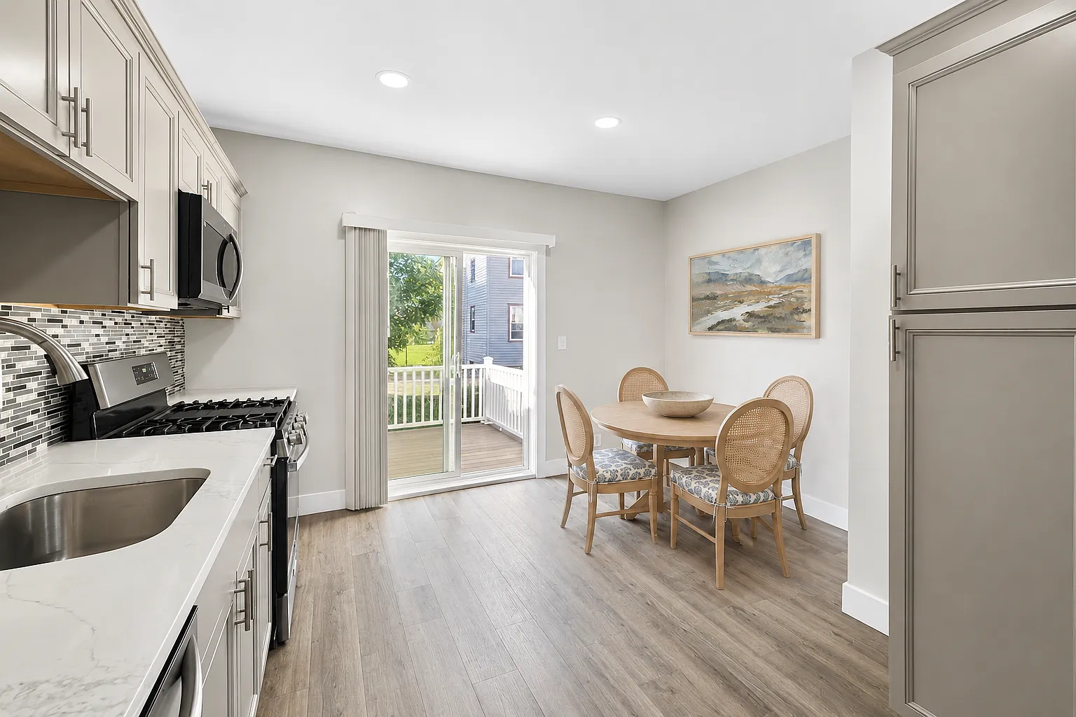 4 bed, 1.5 bath, 1600 sqft, $4,900 — Photo 2