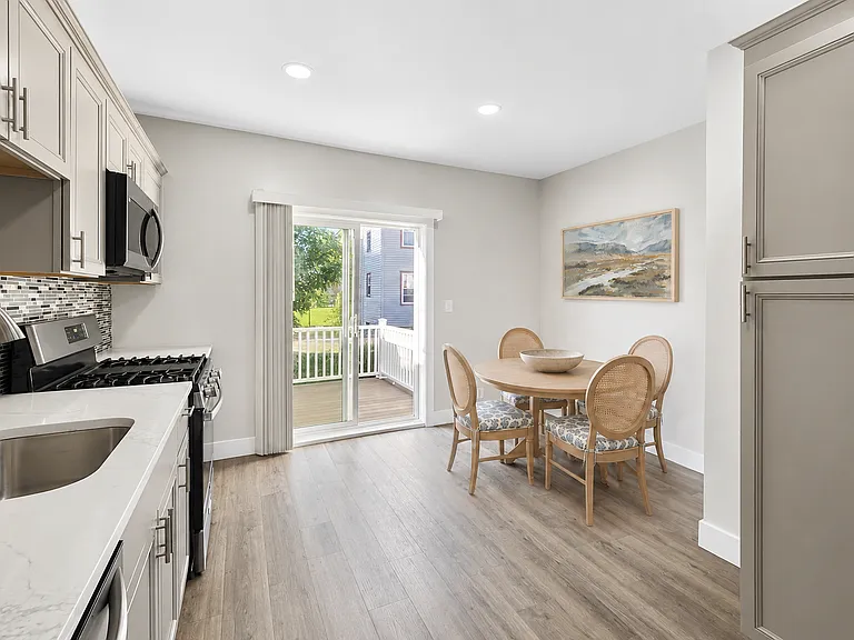 31 Adrian St #2A — Photo 3