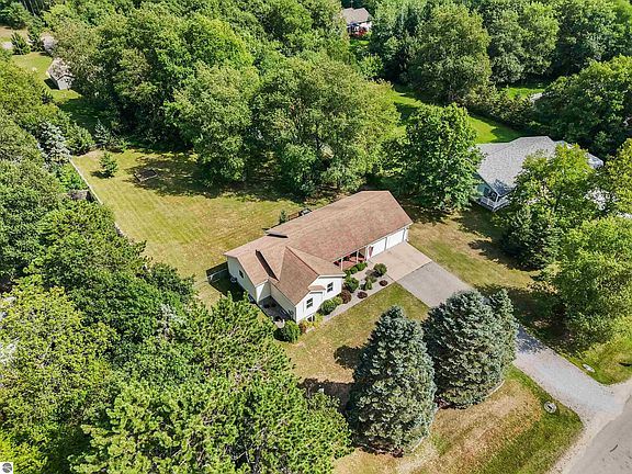 3rd image of 3615 Driftwood Dr