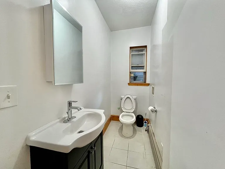 558 Washington St #1 — Photo 7