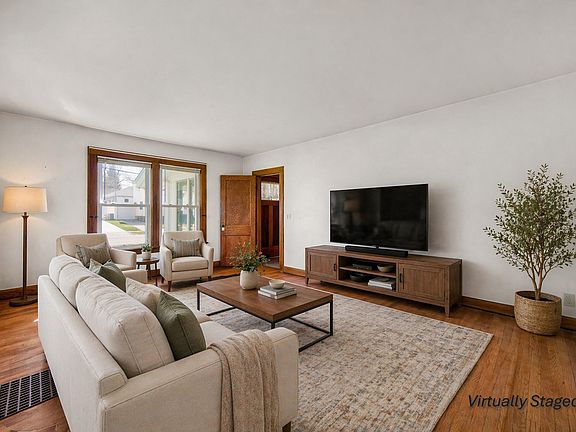 4th image of 415 Elmhurst Ave
