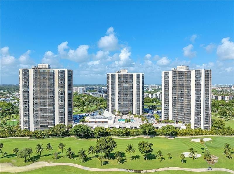 20301 W Country Club Dr #1222