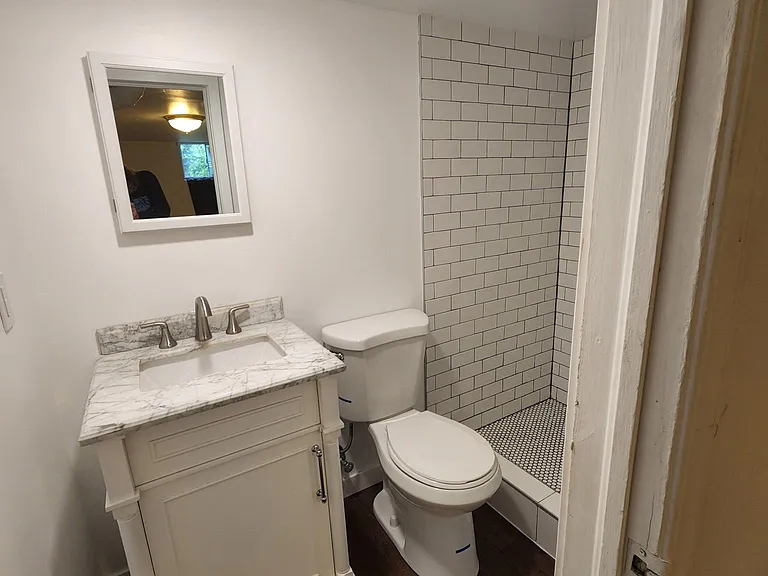 305 Scott Ave #B — Photo 4