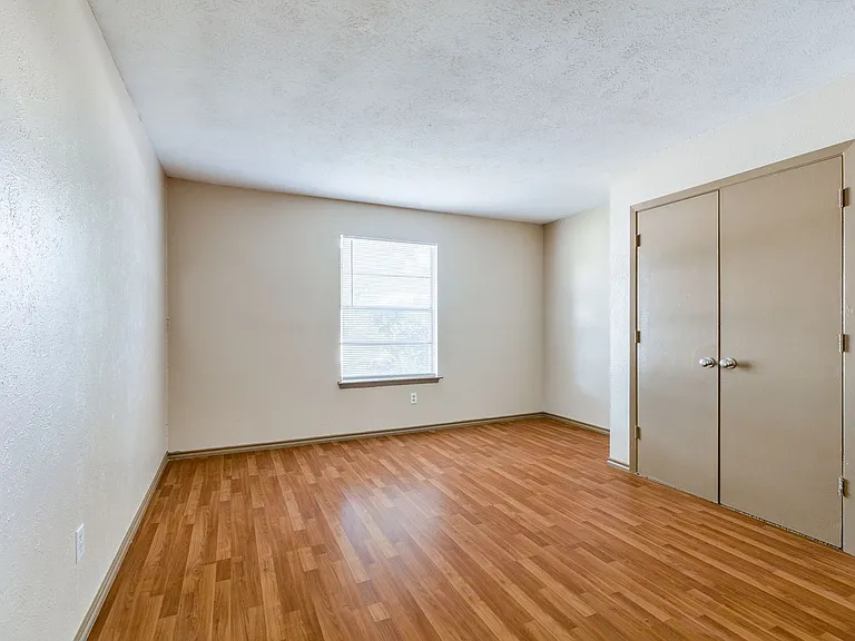 7117 Edinburg Dr — Photo 9