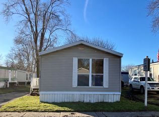 522 Lanier Ln, South Lyon, MI