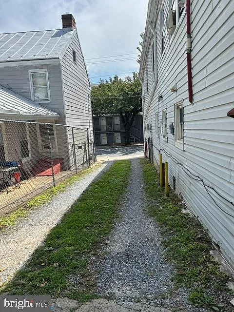 1 bed, 2360 sqft, $1,095 — Photo 3