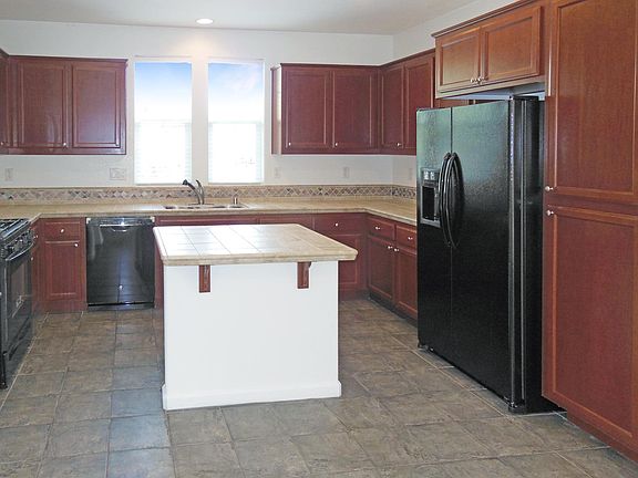 4th image of 561 Wapello Cir