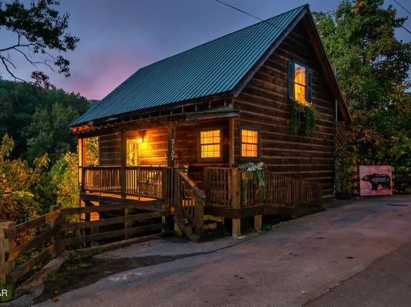 2137 Beach Front Dr, Sevierville, TN 37876