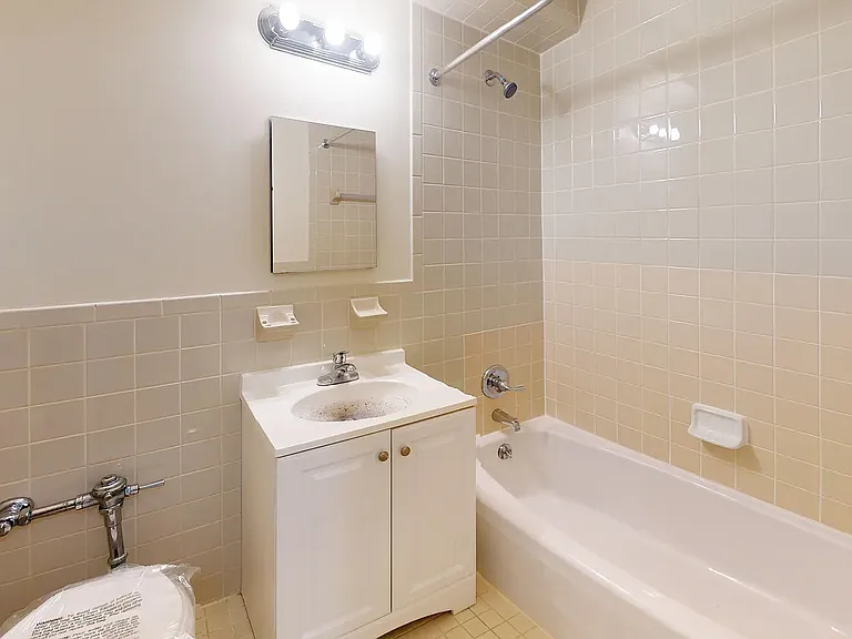 24510 Grand Central Pkwy #4E — Photo 14