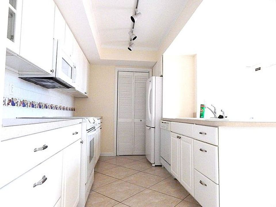 1st image of 5250 Woodland Lakes Dr APT 231