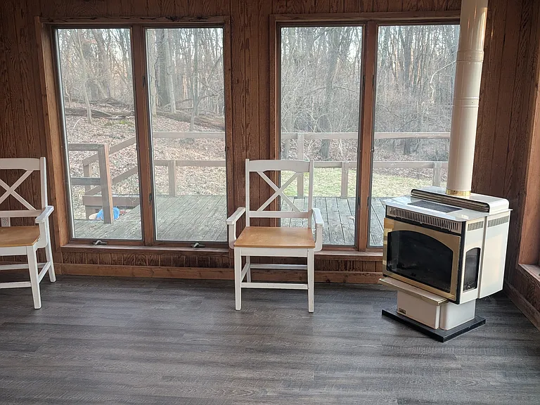 2611 Edgewood Dr — Photo 2