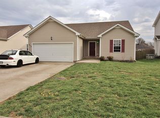 512 Oakmont Dr, Clarksville, TN 37042