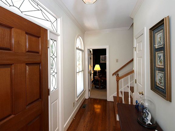 3rd image of 8903 Euston Ct