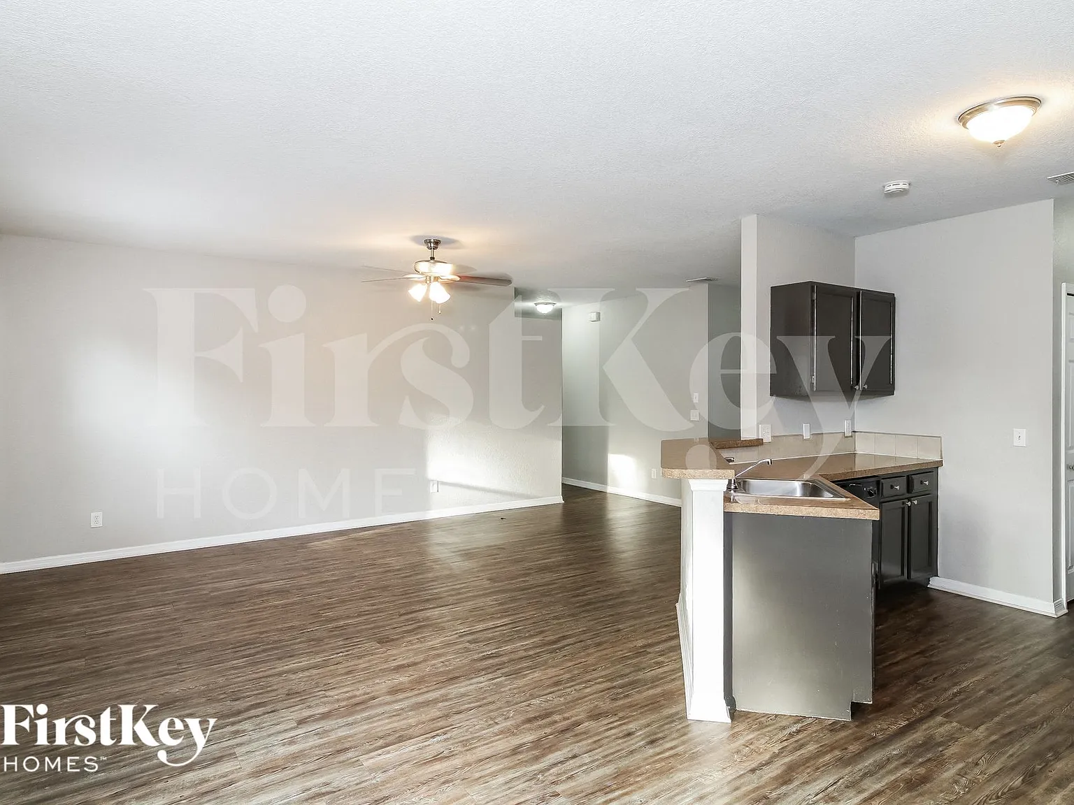 4 bed, 2.0 bath, 1490 sqft, $1,915 — Photo 3