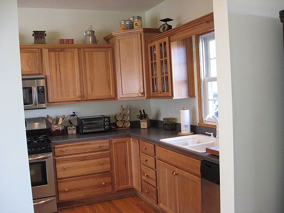 Kitchen w/Hickory Cabinets
