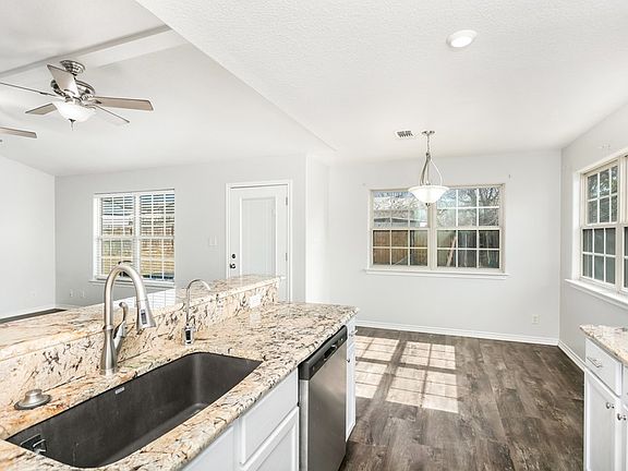 5th image of 211 Green Oaks Loop