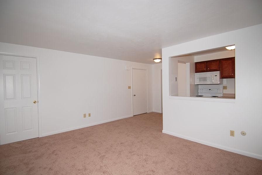 1st image of 556 Sherwood Cir