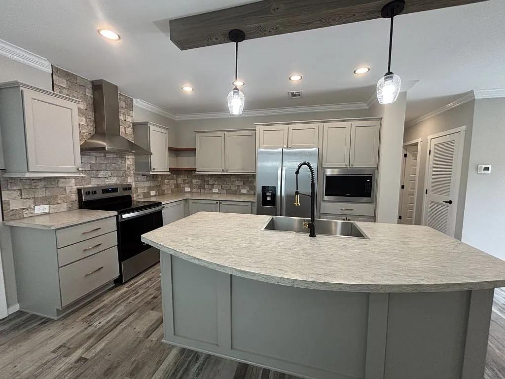 3 bed, 2.0 bath, 1600 sqft, $2,199 — Photo 4