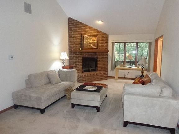 2nd image of 10 Queens Ct #10Q