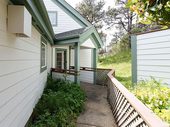 4th image of 38936 Cypress Way