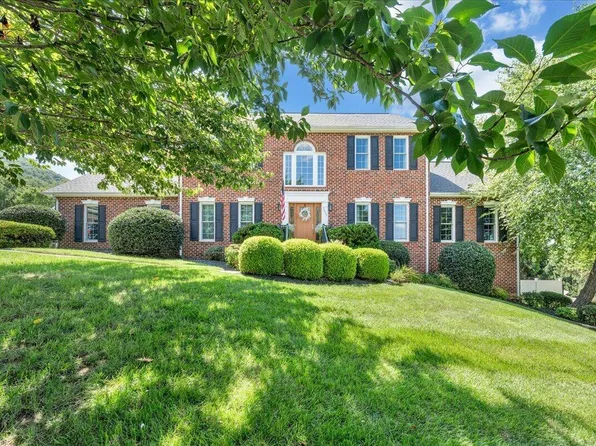 5827 Winnbrook Dr, Roanoke, VA 24018