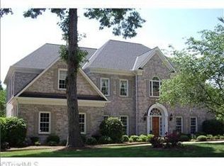 10 Loch Ridge Dr, Greensboro, NC 27408