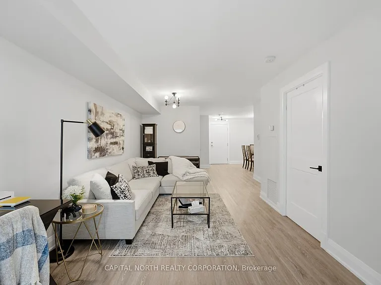 270 Wellington St W #412 — Photo 25
