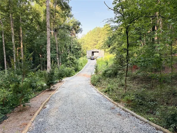 612 James Adams Rd, Seneca, SC 29678