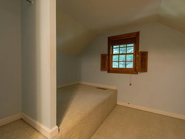 321 S Eastside Dr — Photo 12