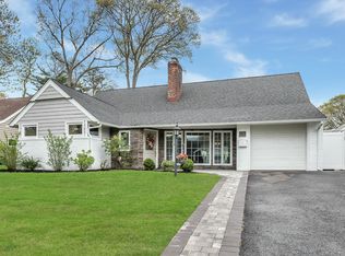 313 Smith St, Merrick, NY 11566