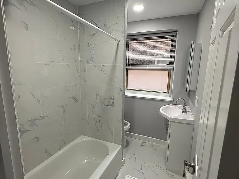 216 W Walnut Ln #A101 — Photo 3