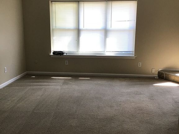 5th image of 5347 Grand Lake Cres