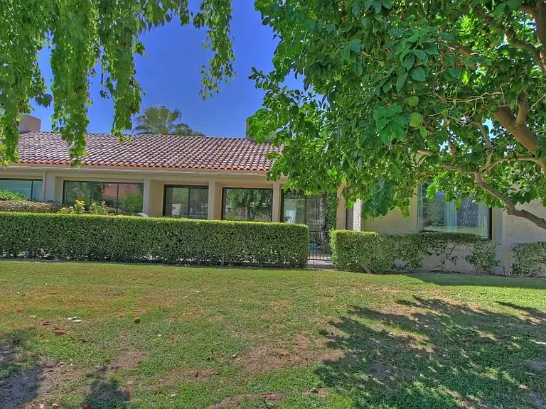 135 Desert West Dr — Photo 29
