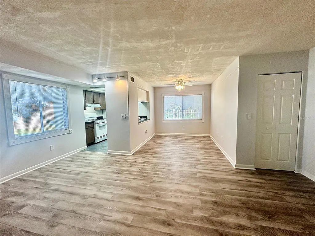 2 bed, 2.0 bath, 823 sqft, $1,295 — Photo 3