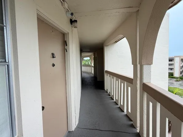2101 Lucaya Bnd, Pompano Beach, FL 33066