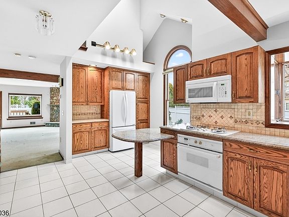 4th image of 675 Raritan Rd #19