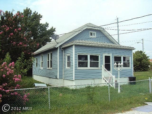 2nd image of 100 Maryland Ave